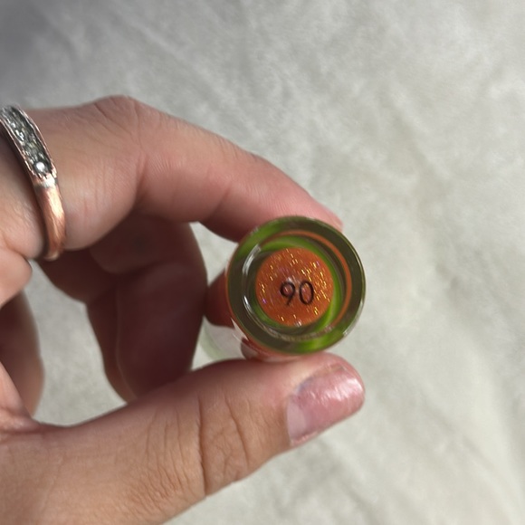 Hydrating glossy lip oil, shade 90 - Picture 2 of 3